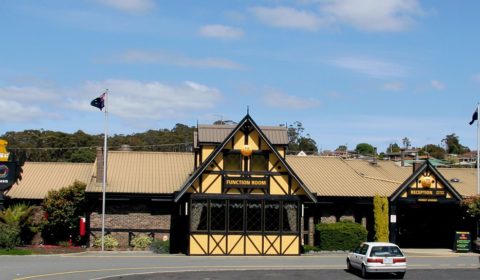 Olde Tudor Hotel - Prospect, Tasmania