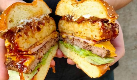 Mac n Cheese Burger at Burger Junkie Cafe & Restaurant in Launceston